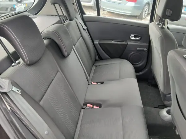 Renault Clio 1.2 16V Confort 11