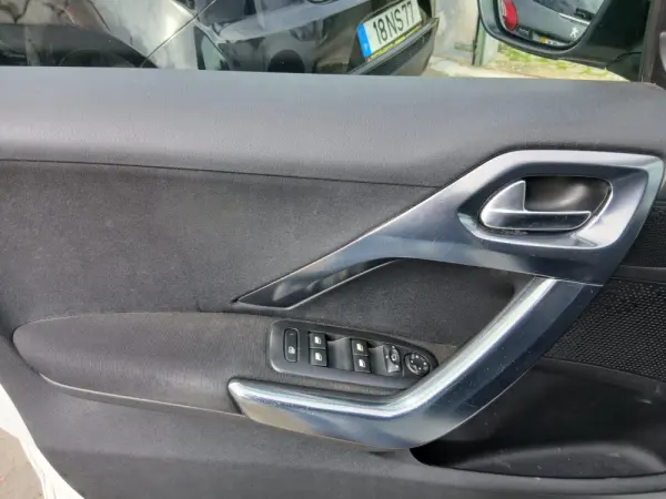 Peugeot 2008 1.6 BlueHDi Allure 15