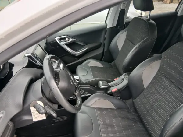 Peugeot 2008 1.6 BlueHDi Allure 11