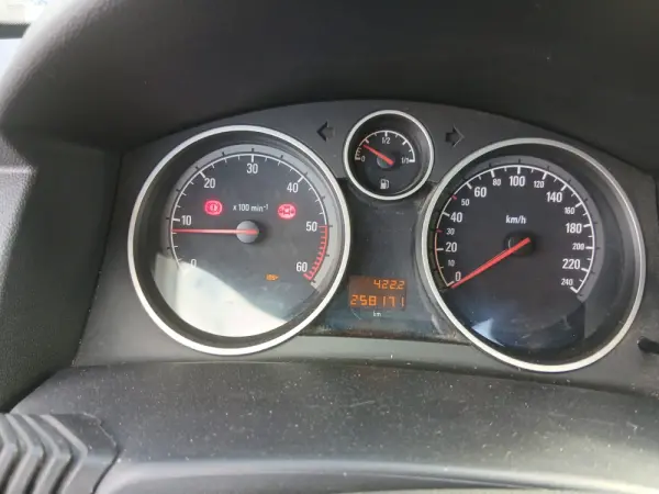 Opel Astra 1.9 CDTI Cosmo 7