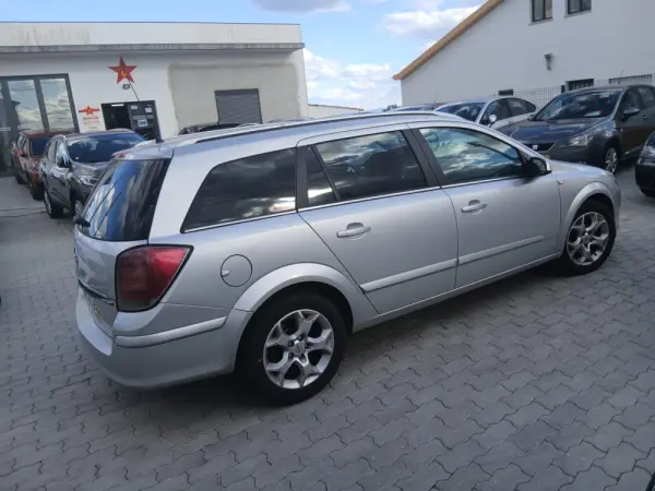Opel Astra 1.9 CDTI Cosmo 4