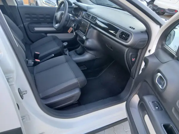 Citroen C3 1.2 PureTech Shine 13