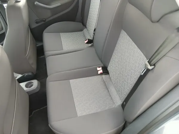 SEAT Ibiza 1.2 12V Reference 8