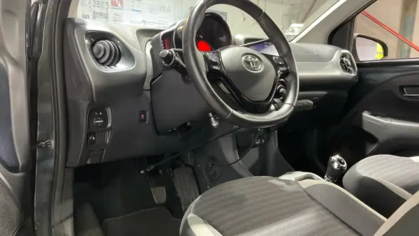 Toyota Aygo X 1.0 X-Play Plus MM 14