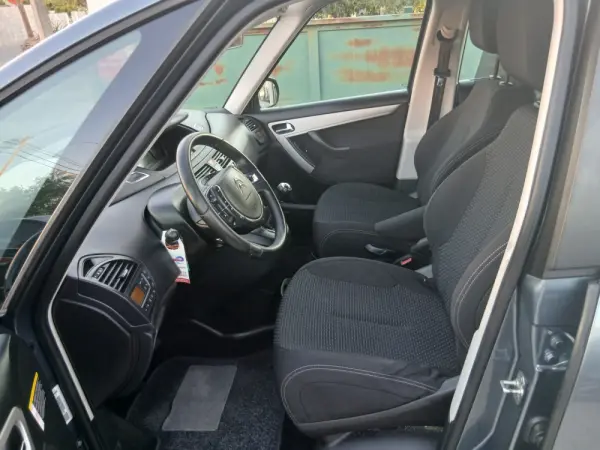 Citroen C4 Picasso 1.6 HDi Exclusive 135g 11
