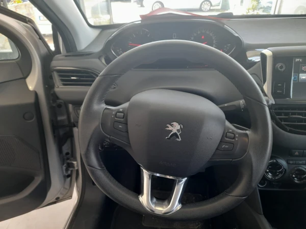 Peugeot 208 1.6 e-HDi Allure 8