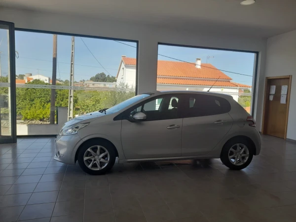 Peugeot 208 1.6 e-HDi Allure 5