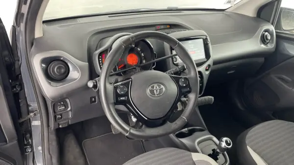 Toyota Aygo X 1.0 X-Play Plus MM 13