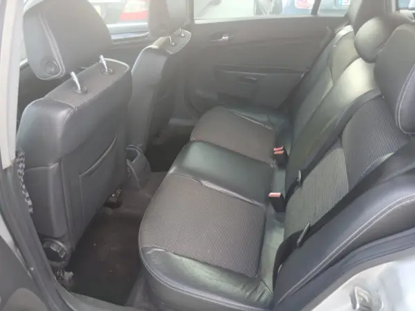 Opel Astra 1.9 CDTI Cosmo 10