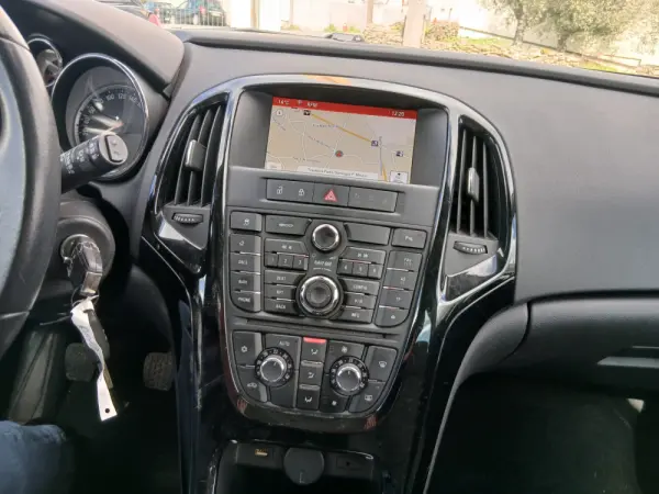 Opel Astra Sports Tourer Outro 6