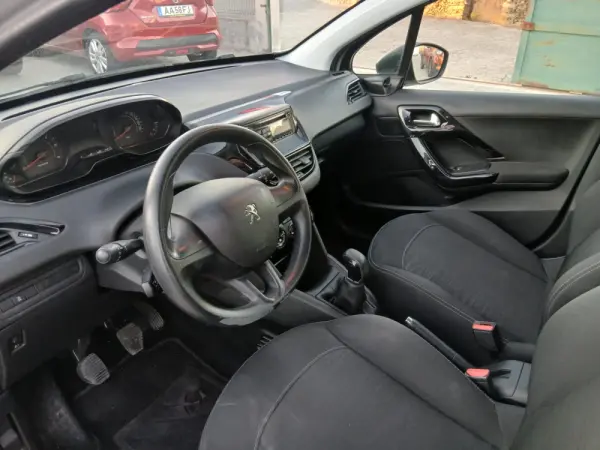 Peugeot 208 1.4 HDi 12