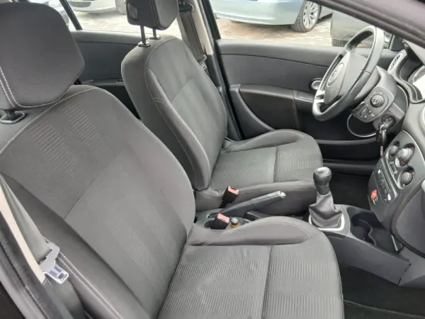 Renault Clio 1.2 16V Confort 10