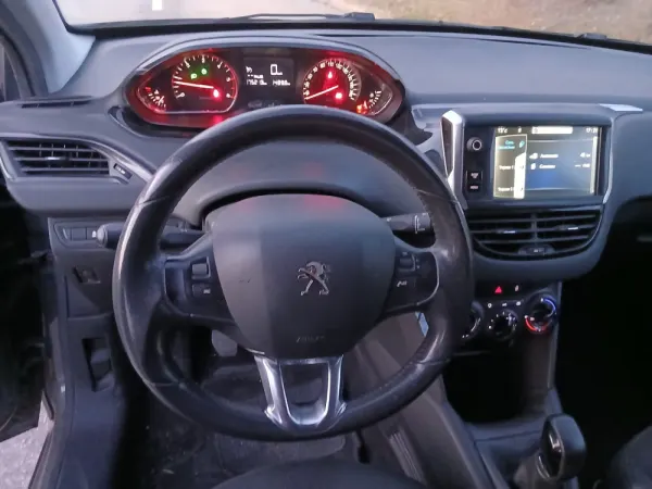Peugeot 208 1.4 HDi 8