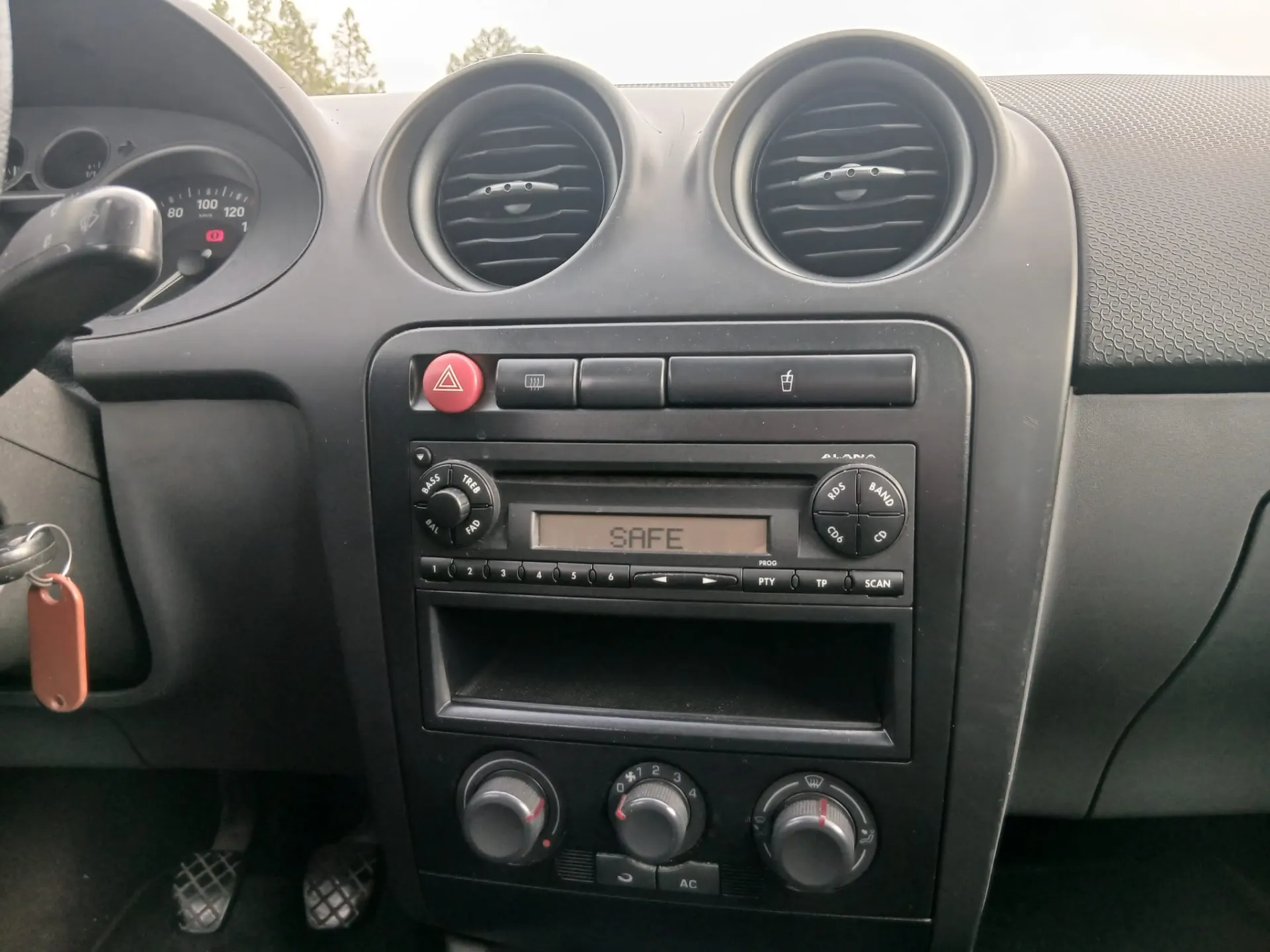 SEAT Ibiza 1.2 12V Reference 6