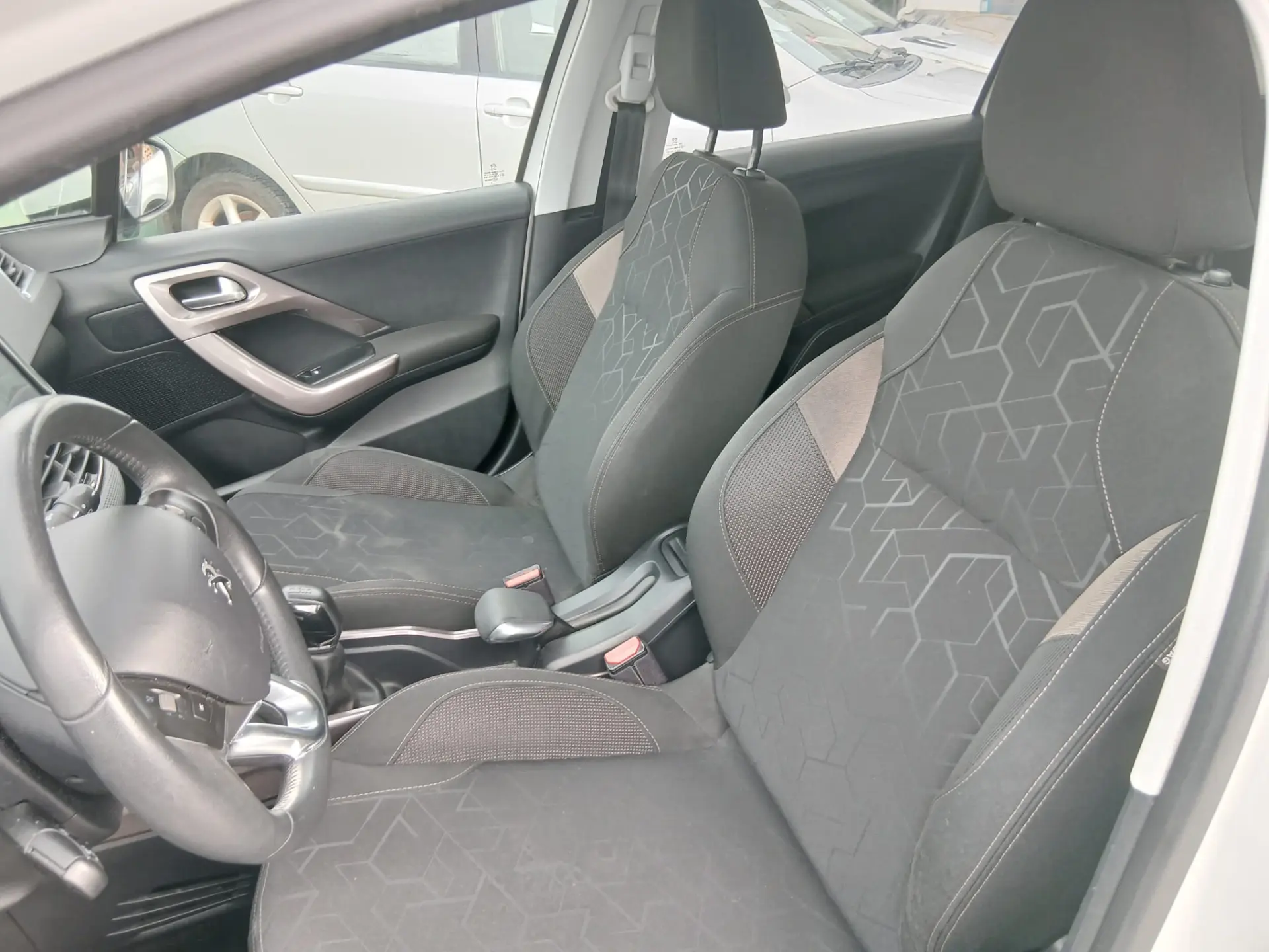 Peugeot 2008 1.2 VTi Allure 12