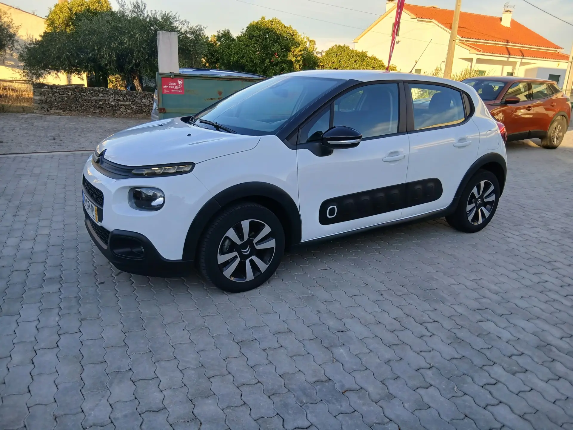 Citroen C3 1.2 PureTech Shine 1