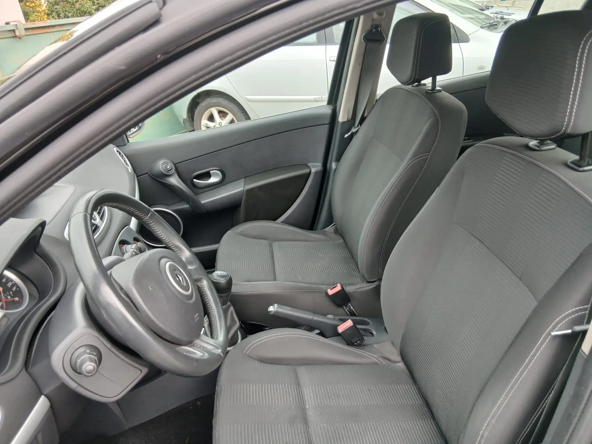 Renault Clio 1.2 16V Confort 9