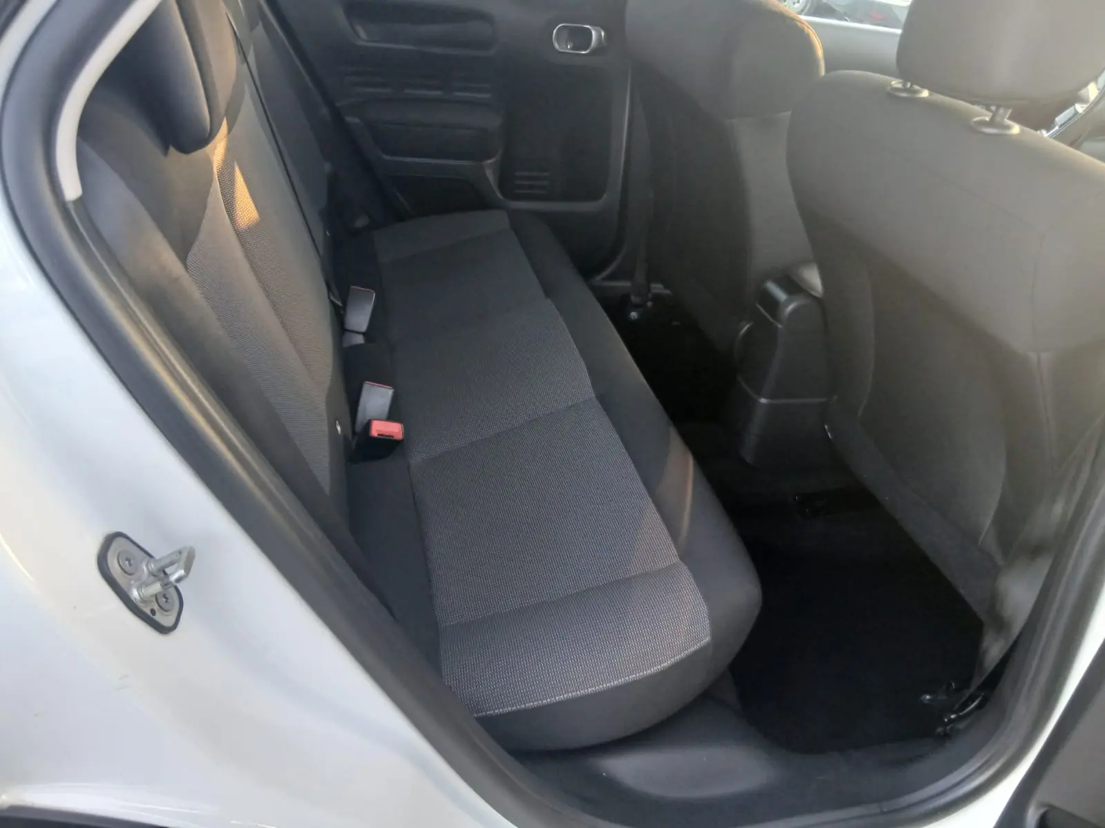 Citroen C4 Cactus Outro 13
