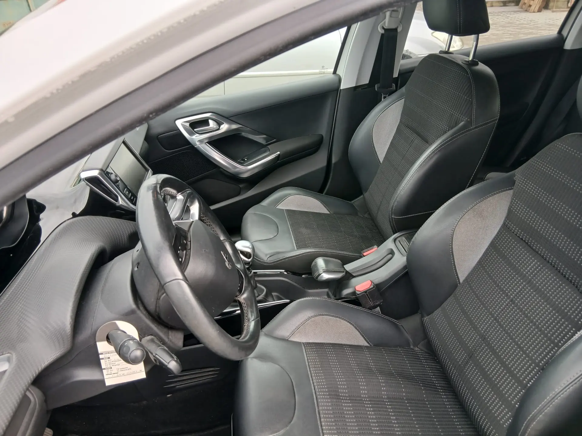 Peugeot 2008 1.6 BlueHDi Allure 11