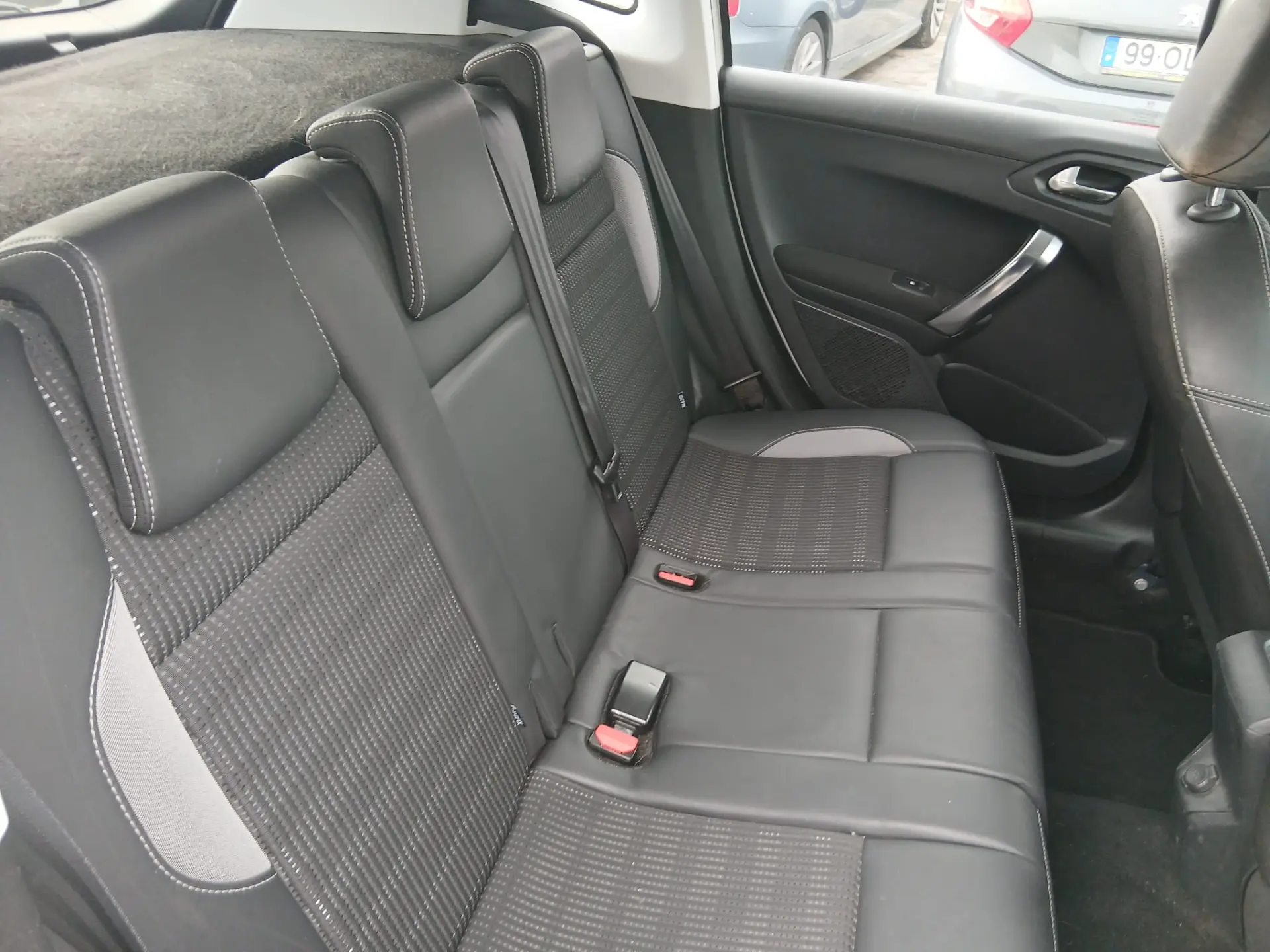 Peugeot 2008 1.6 BlueHDi Allure 13