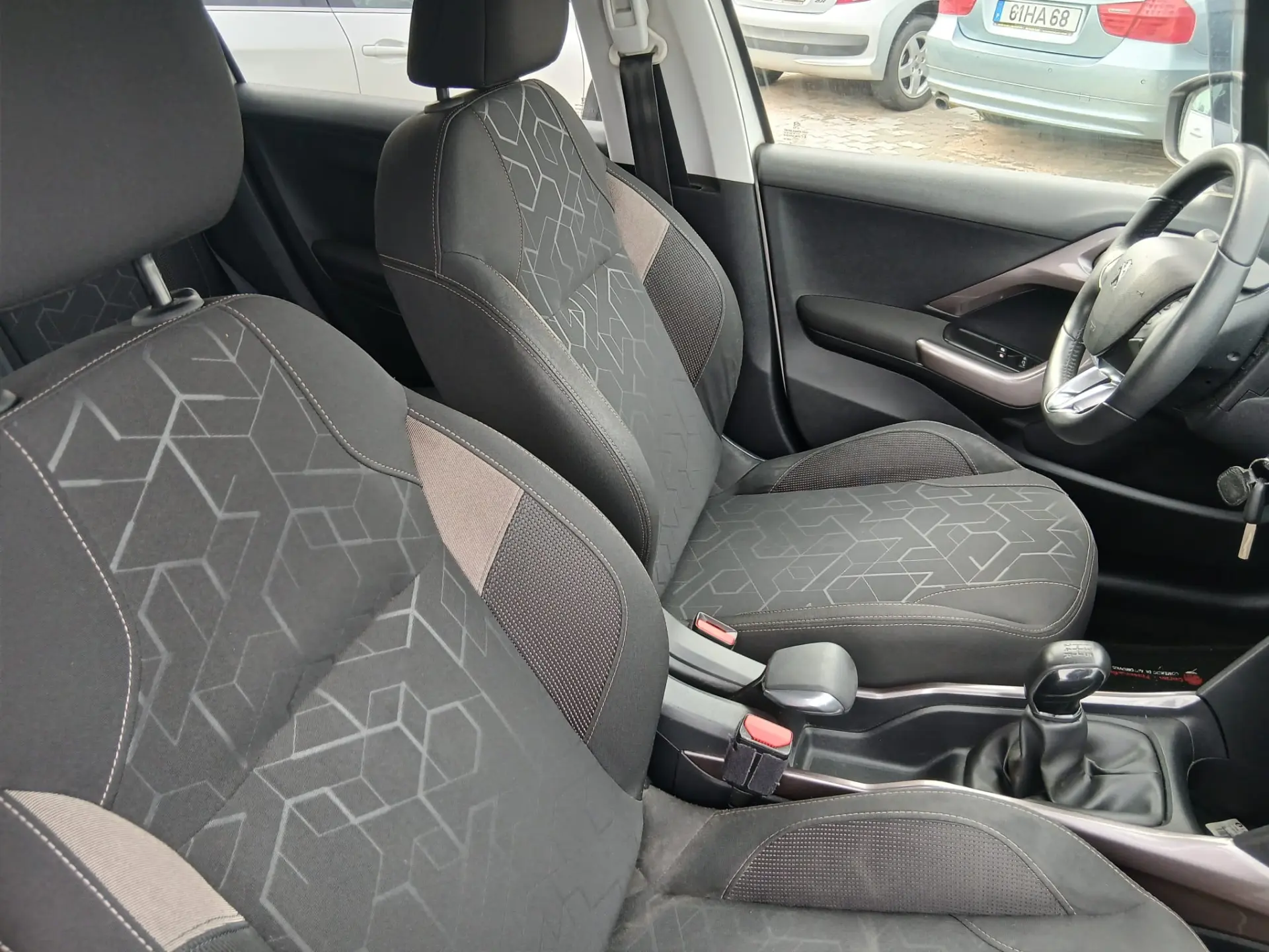 Peugeot 2008 1.2 VTi Allure 13