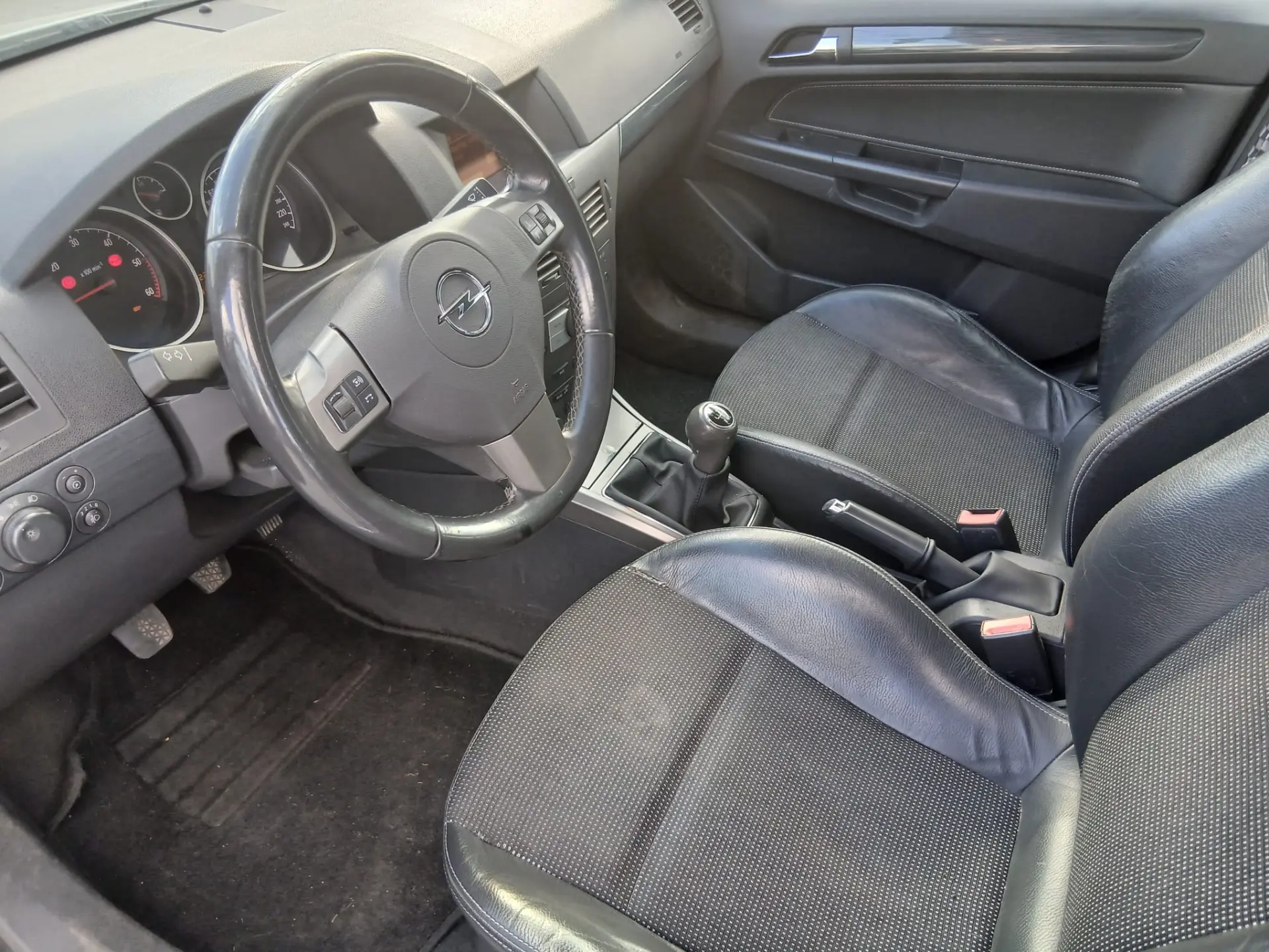 Opel Astra 1.9 CDTI Cosmo 9