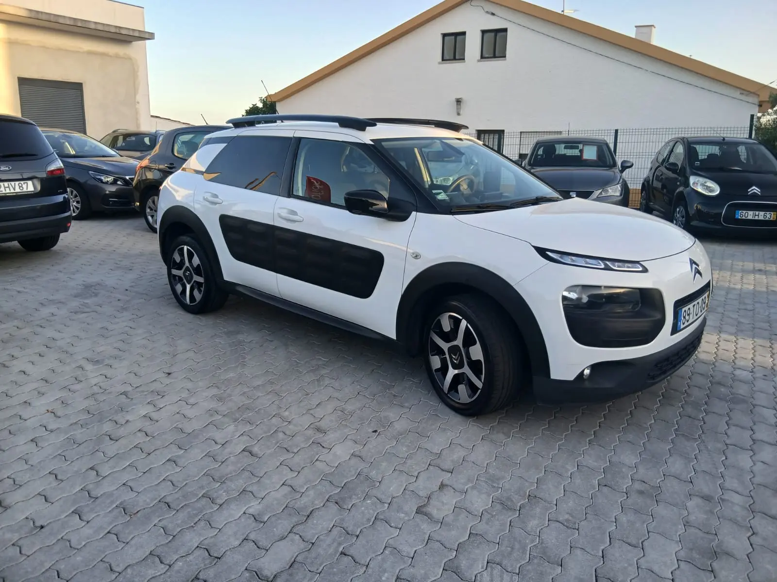 Citroen C4 Cactus Outro 17