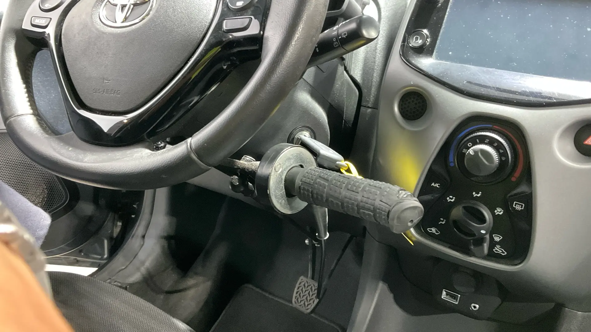Toyota Aygo X 1.0 X-Play Plus MM 17