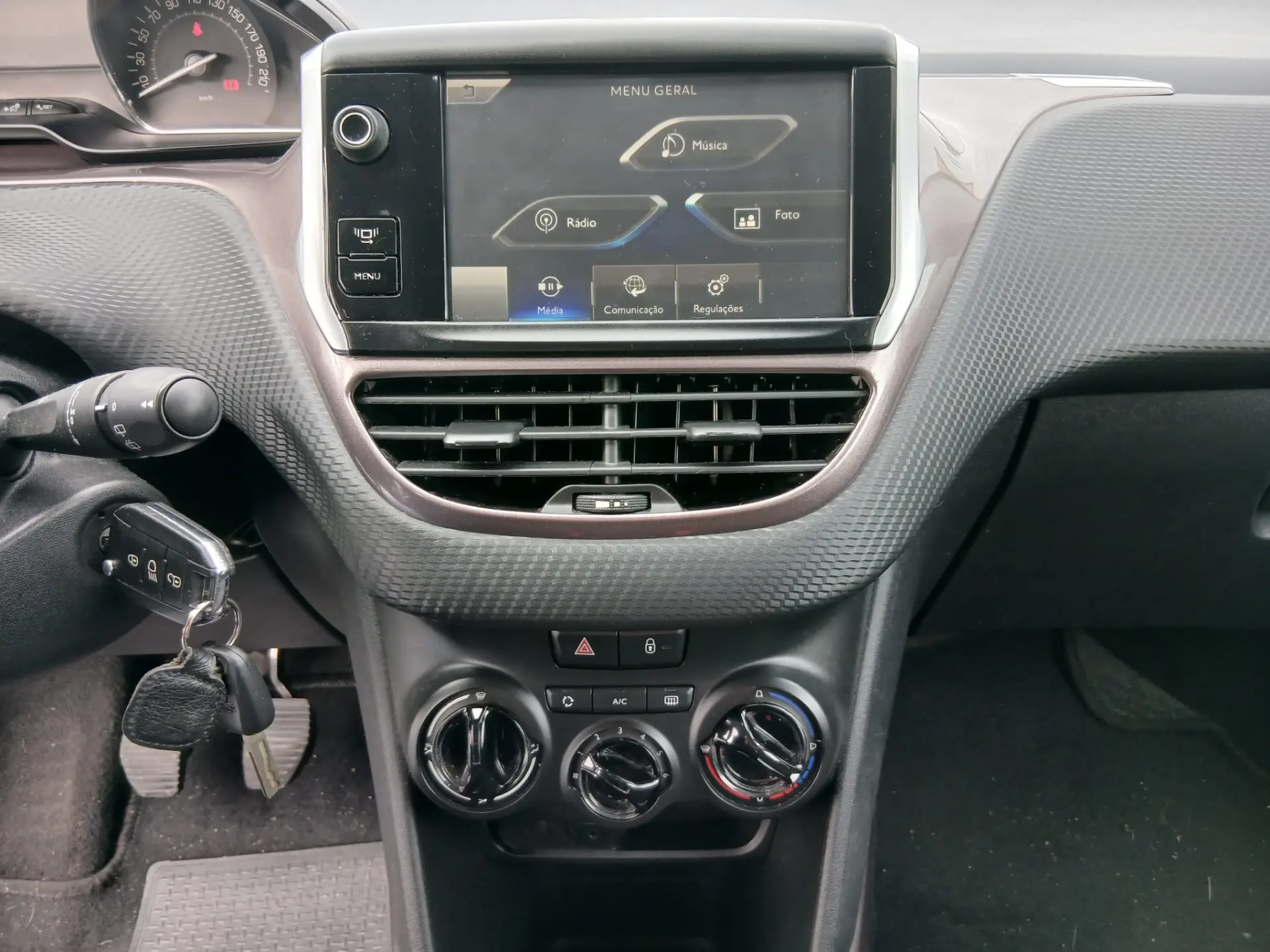 Peugeot 2008 1.2 VTi Allure 11