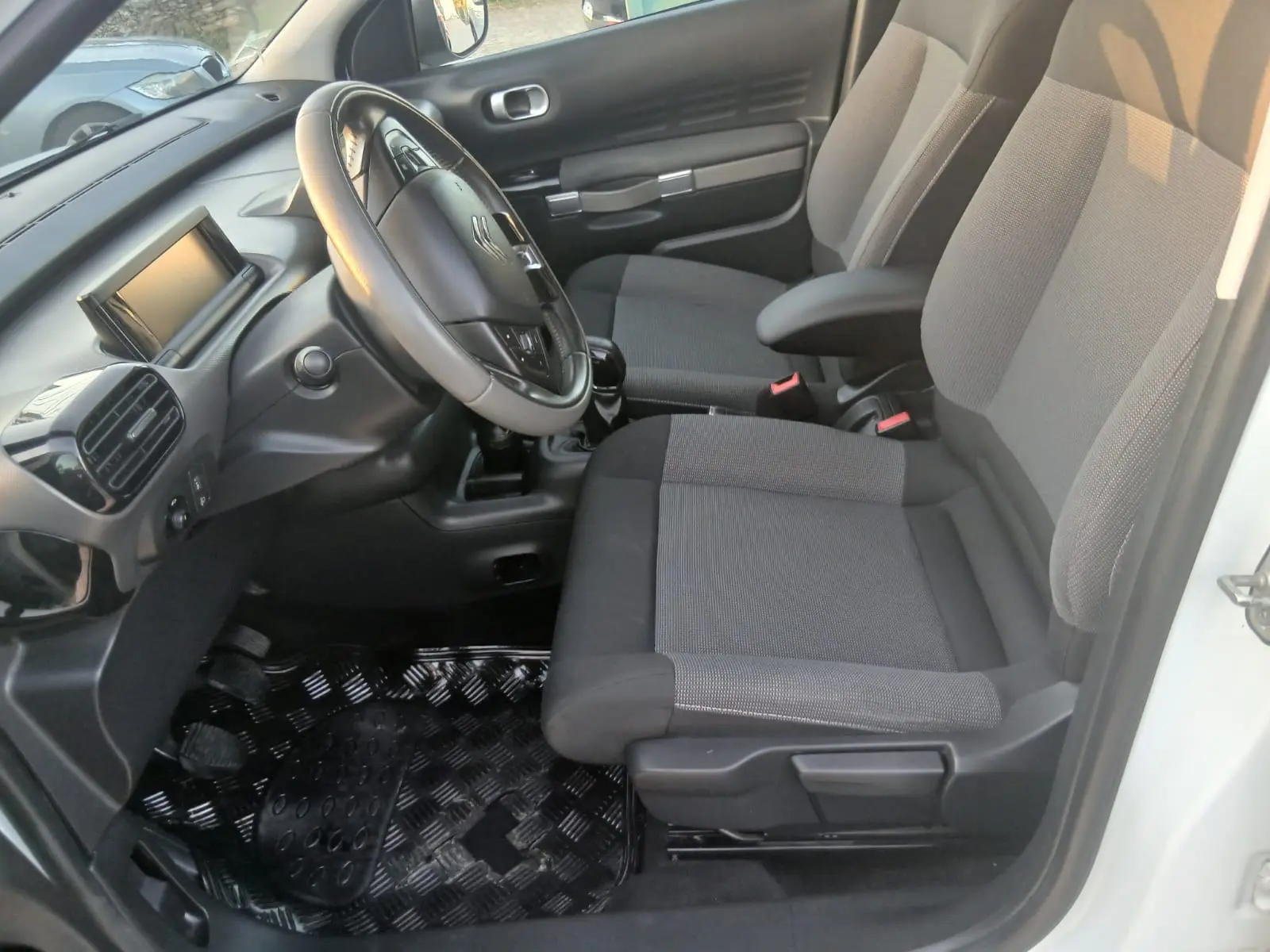 Citroen C4 Cactus Outro 11