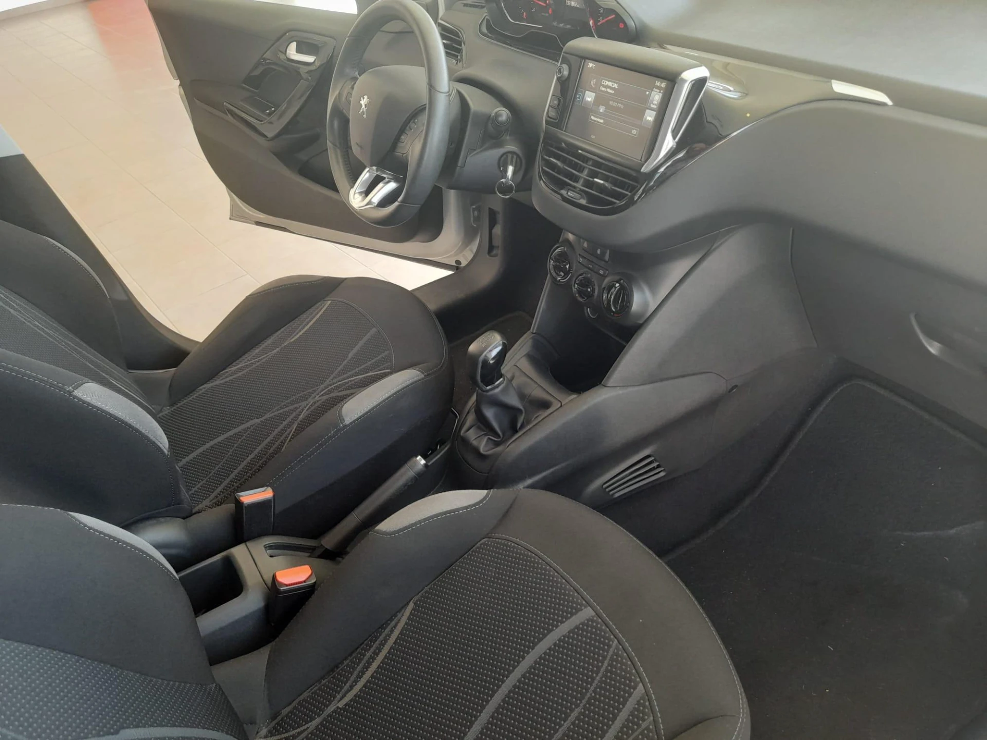 Peugeot 208 1.6 e-HDi Allure 11