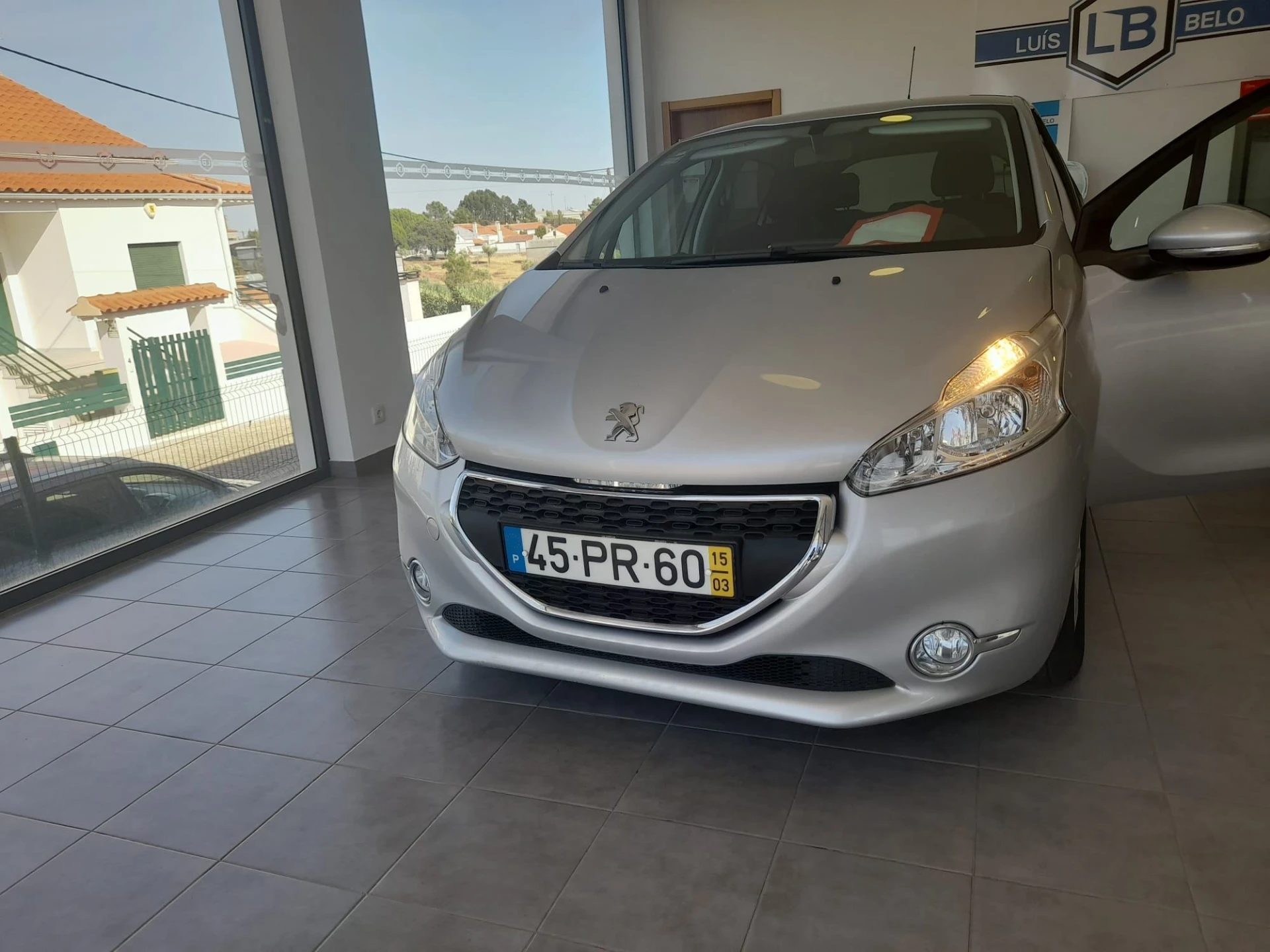 Peugeot 208 1.6 e-HDi Allure 4
