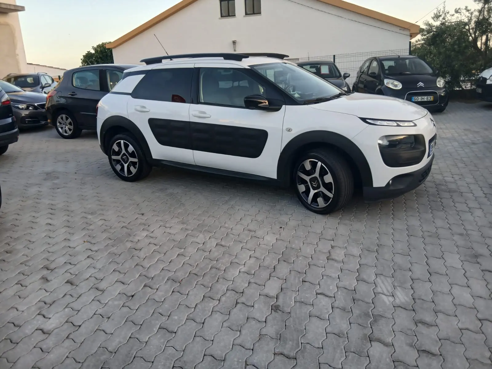 Citroen C4 Cactus Outro 1