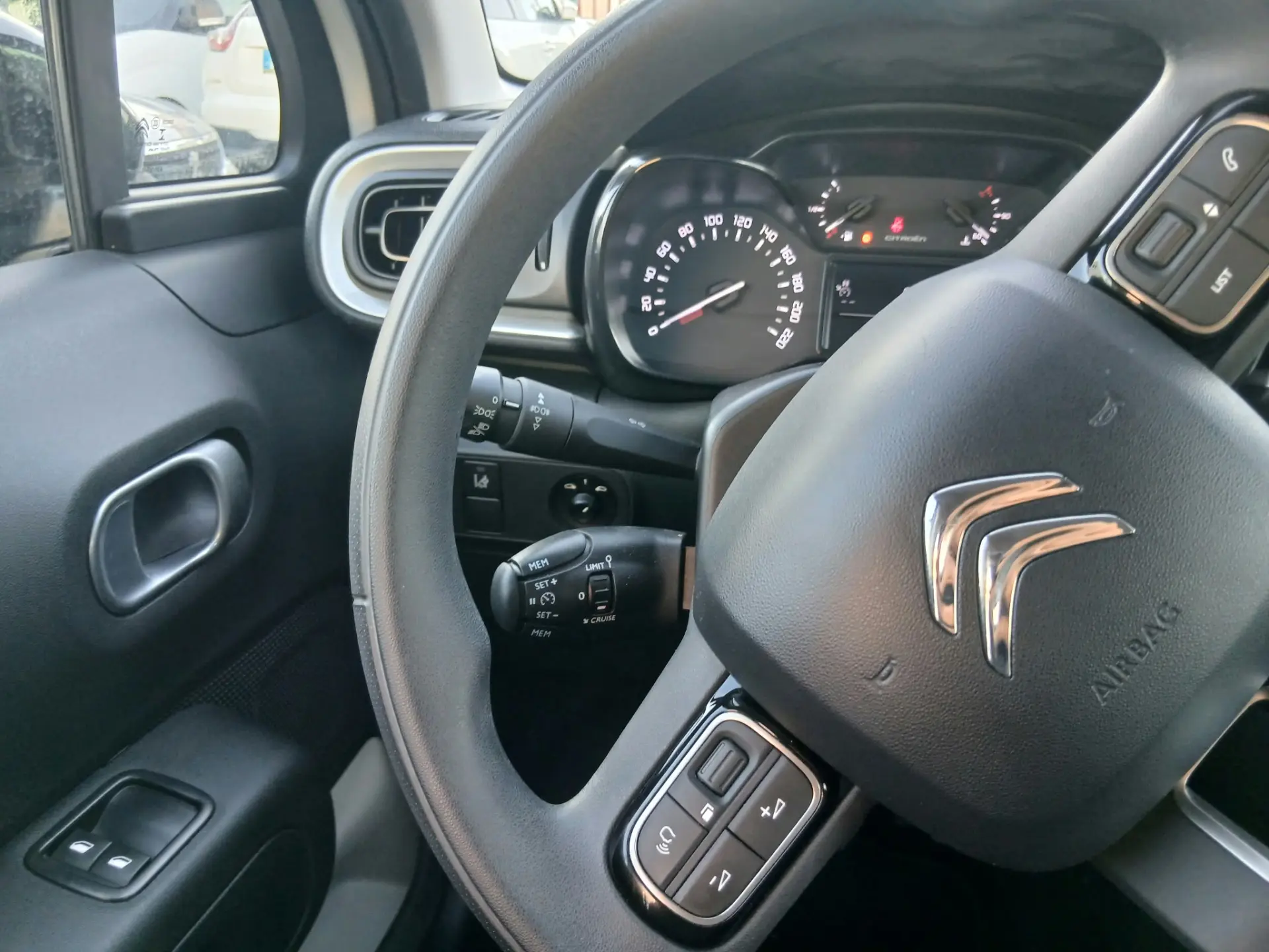 Citroen C3 1.2 PureTech Shine 17