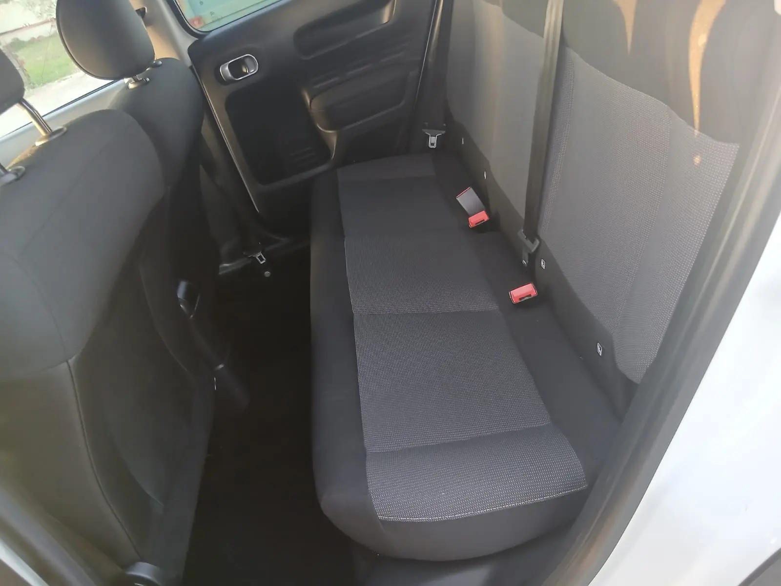 Citroen C4 Cactus Outro 14