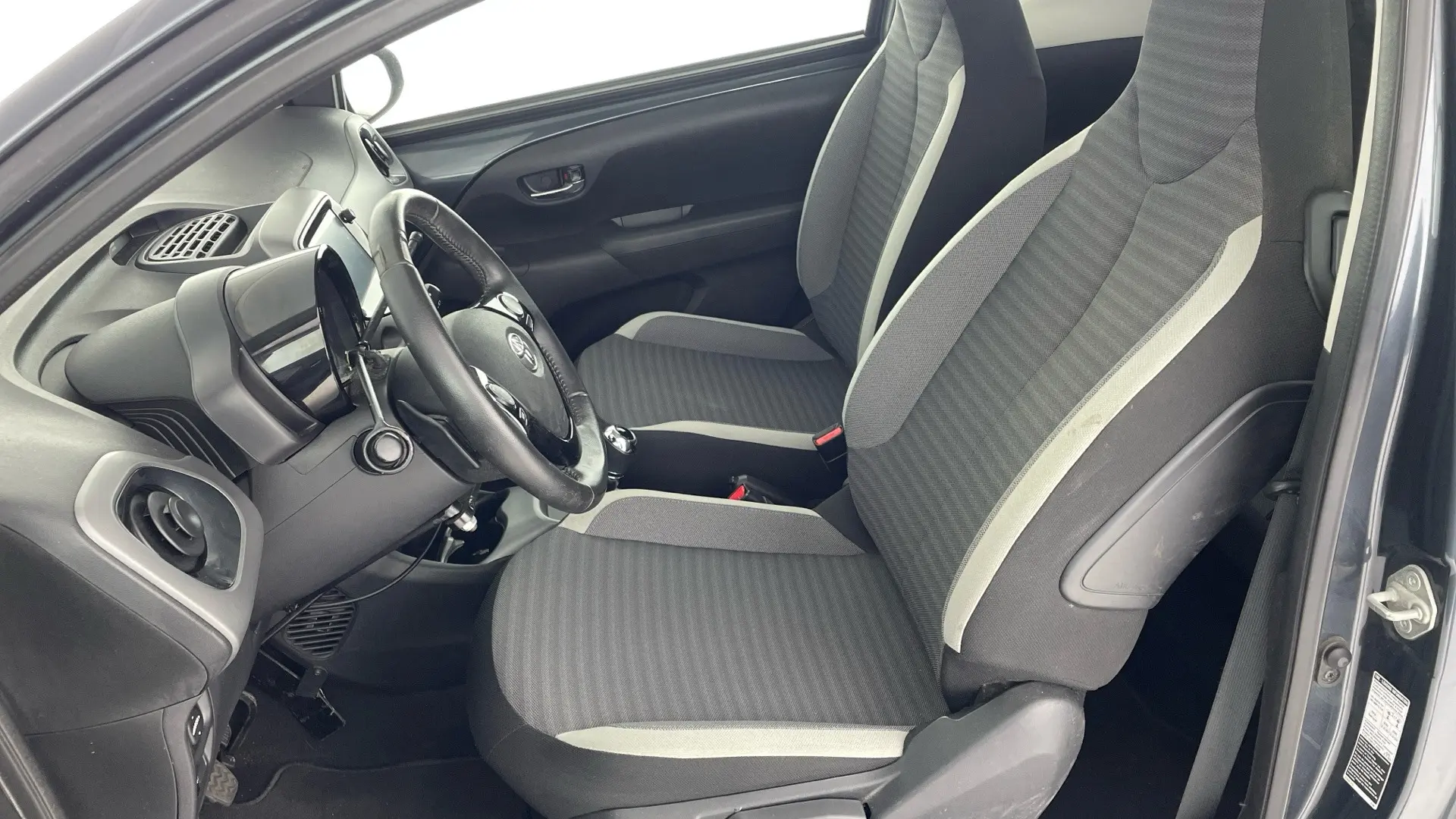 Toyota Aygo X 1.0 X-Play Plus MM 19