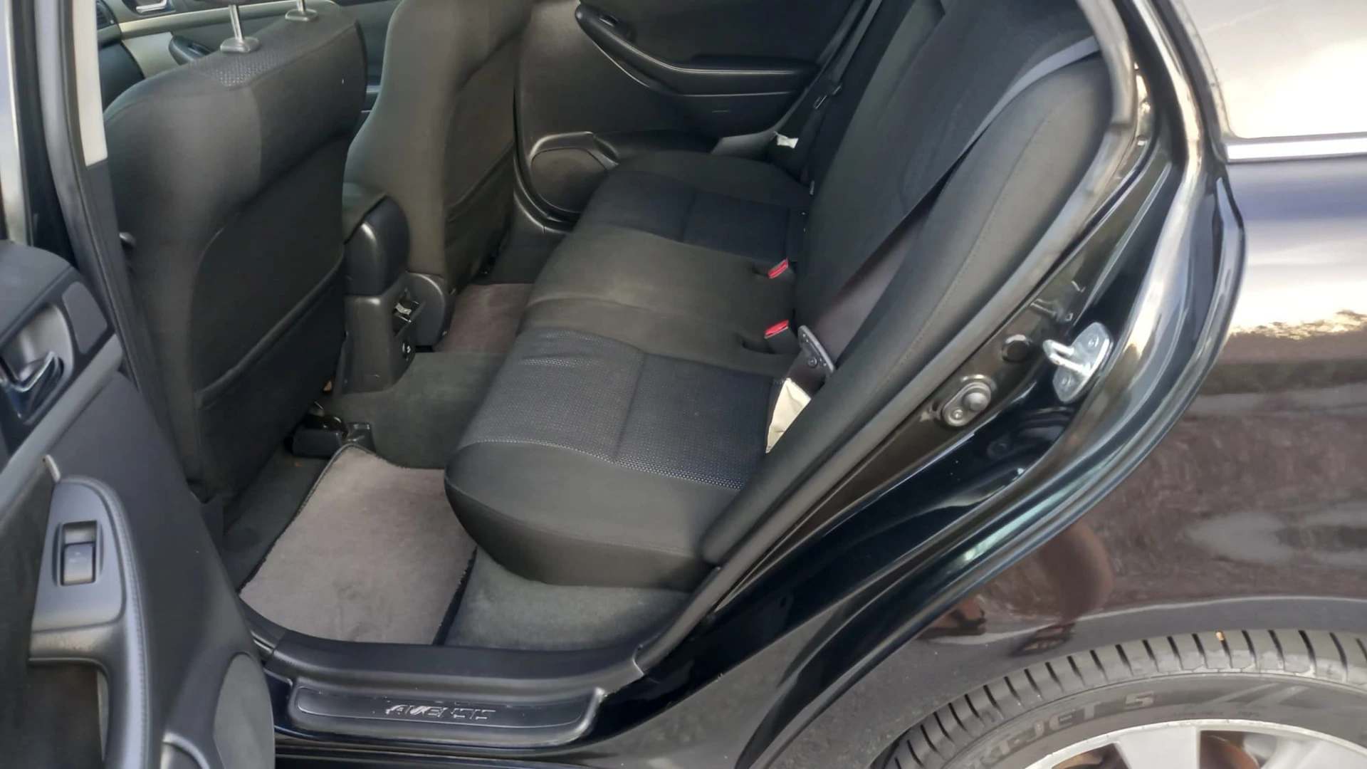 Toyota Avensis SW 2.0 D-4D Sol+GPS 12
