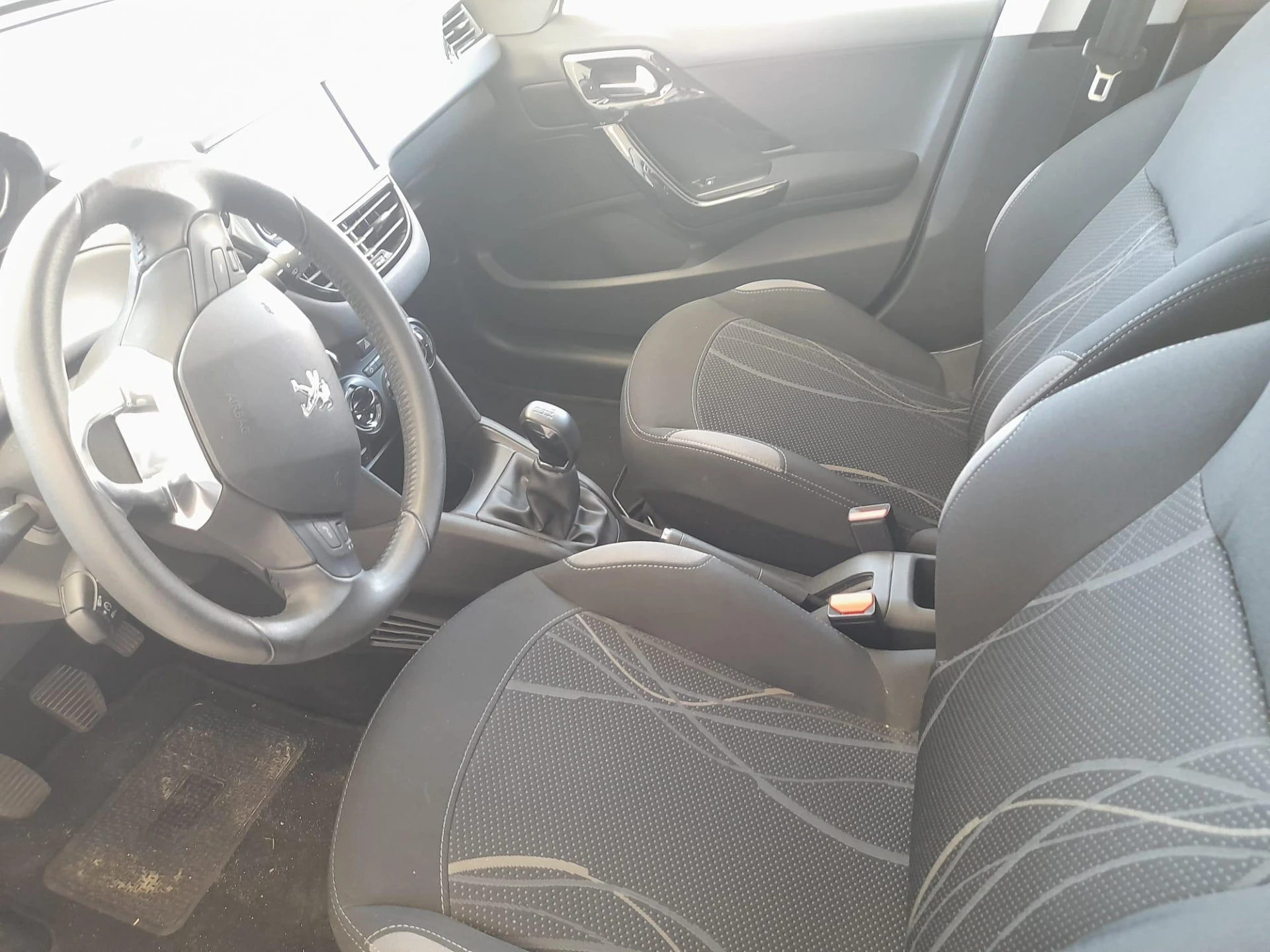 Peugeot 208 1.6 e-HDi Allure 12