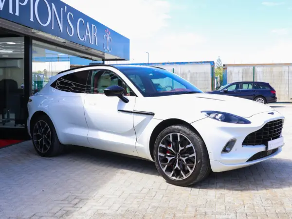 Aston Martin DBX 4.0 Twin-Turbo V8 2