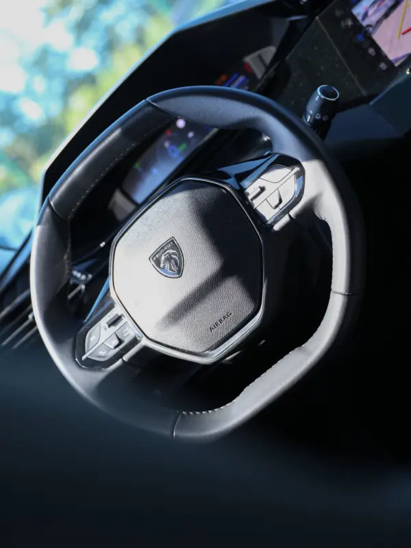 Peugeot 308 1.6 Hybrid Allure e-EAT8 9