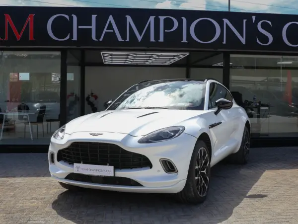 Aston Martin DBX 4.0 Twin-Turbo V8 1