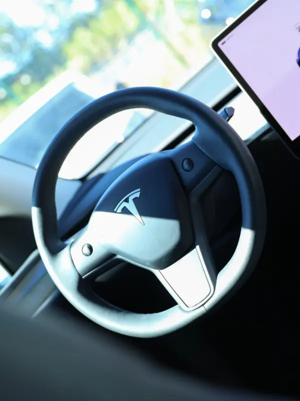 Tesla Model Y Standard RWD 9