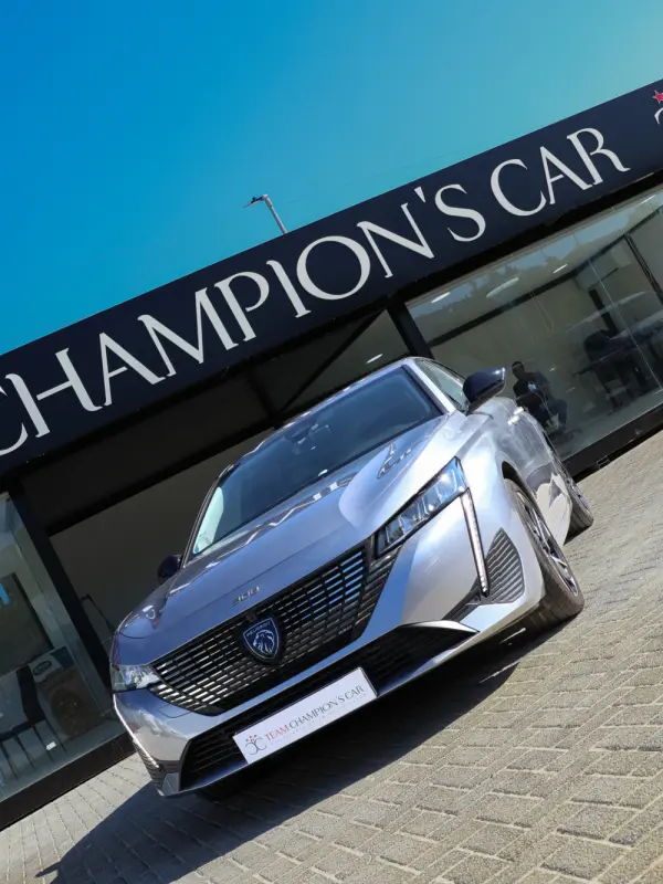 Peugeot 308 1.6 Hybrid Allure e-EAT8 4