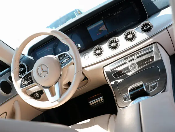 Mercedes-Benz E 220 d AMG Line 10