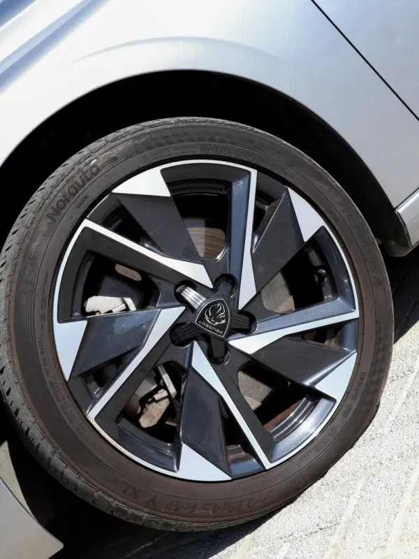 Peugeot 308 1.6 Hybrid Allure e-EAT8 12