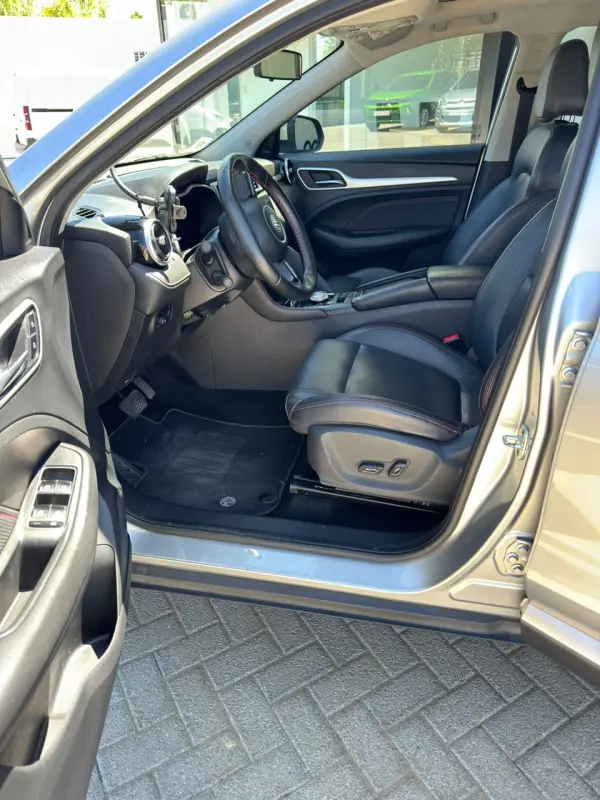 MG ZS Maximal Luxury 15