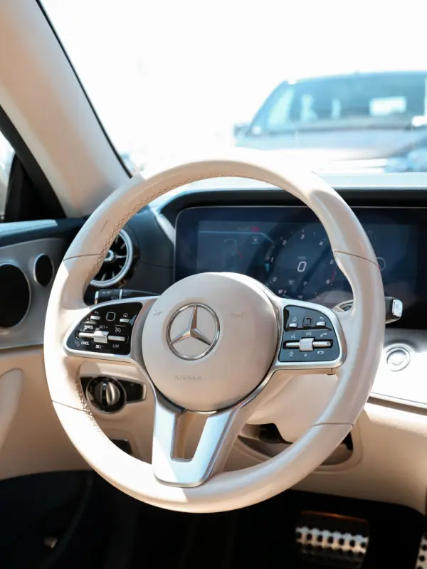 Mercedes-Benz E 220 d AMG Line 9