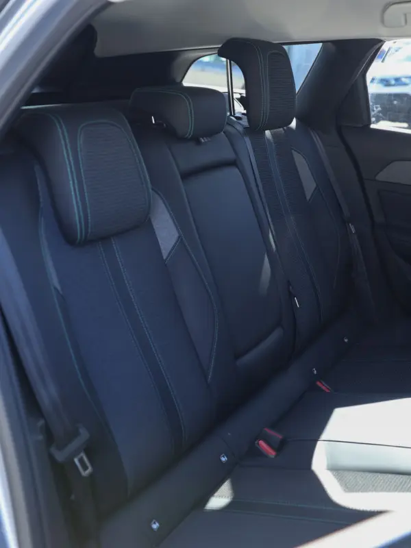 Peugeot 308 1.6 Hybrid Allure e-EAT8 11