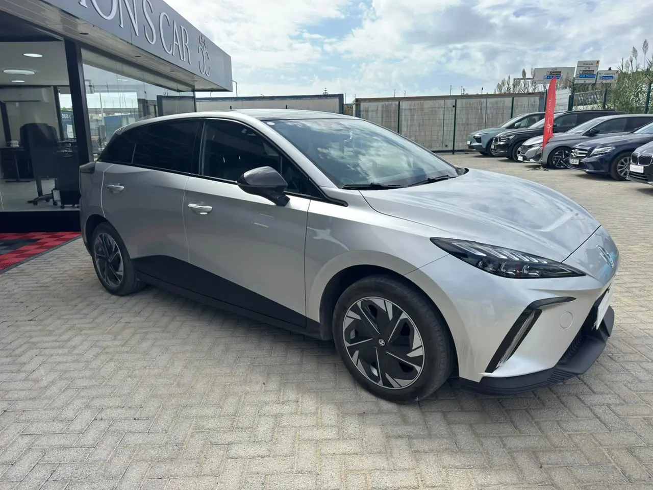 MG MG4 64 kWh Luxury 1