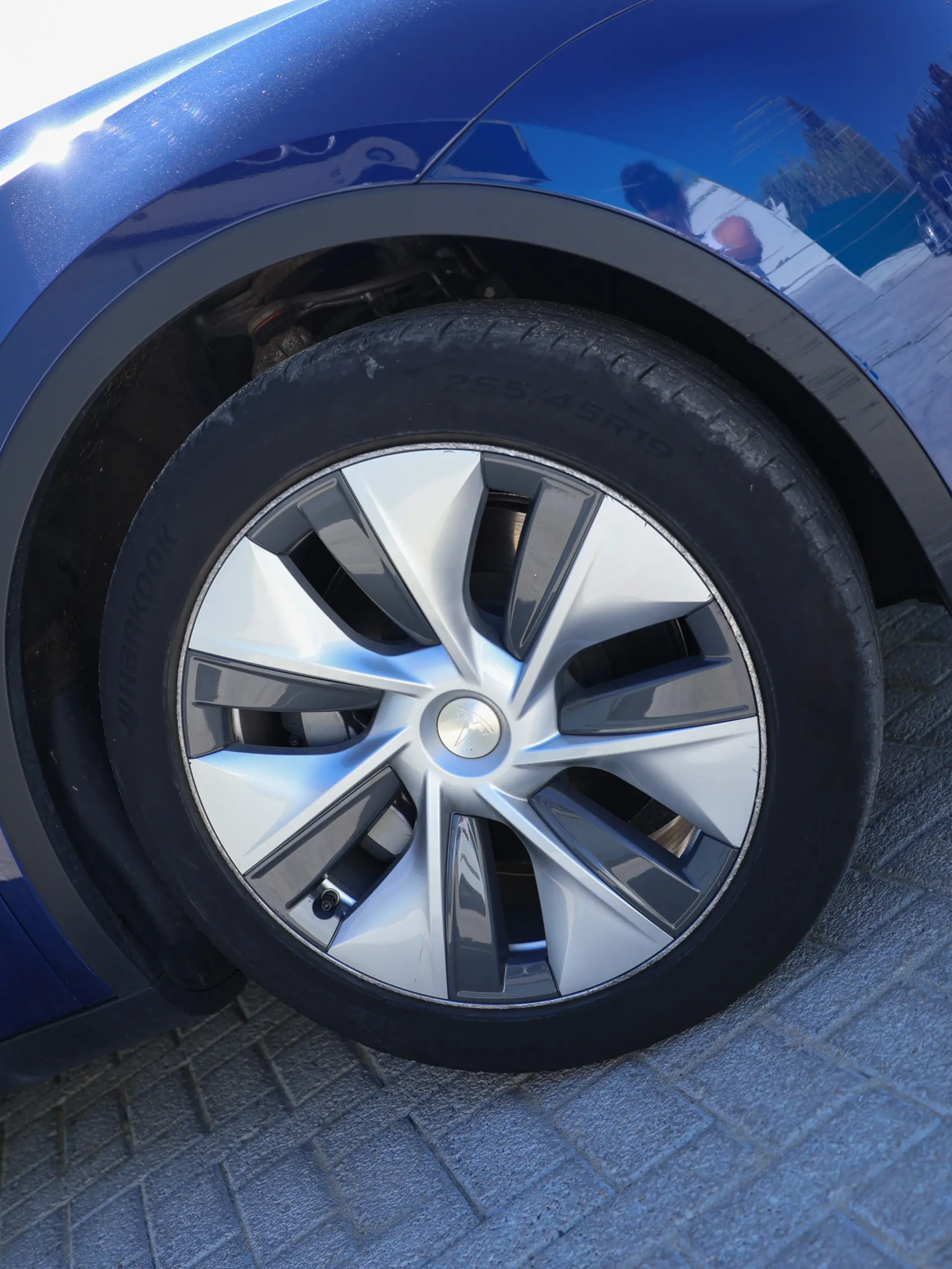 Tesla Model Y Standard RWD 8